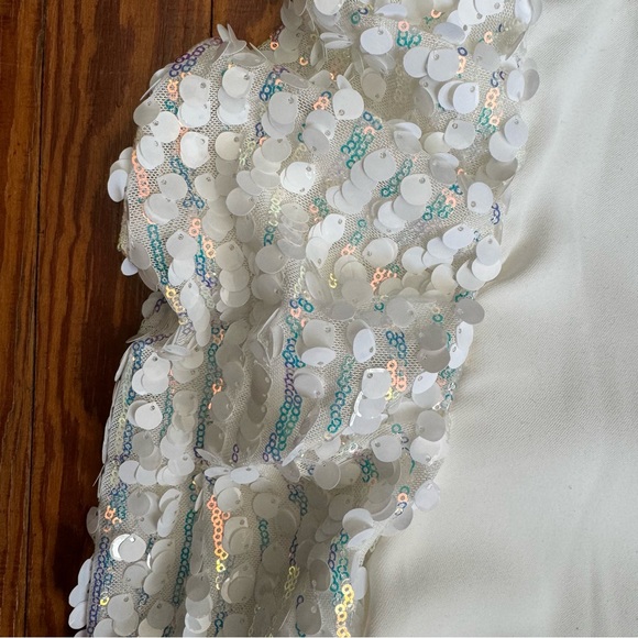Festive white dressy top with sequin puffy sleeves NWT - Picture 4 of 5